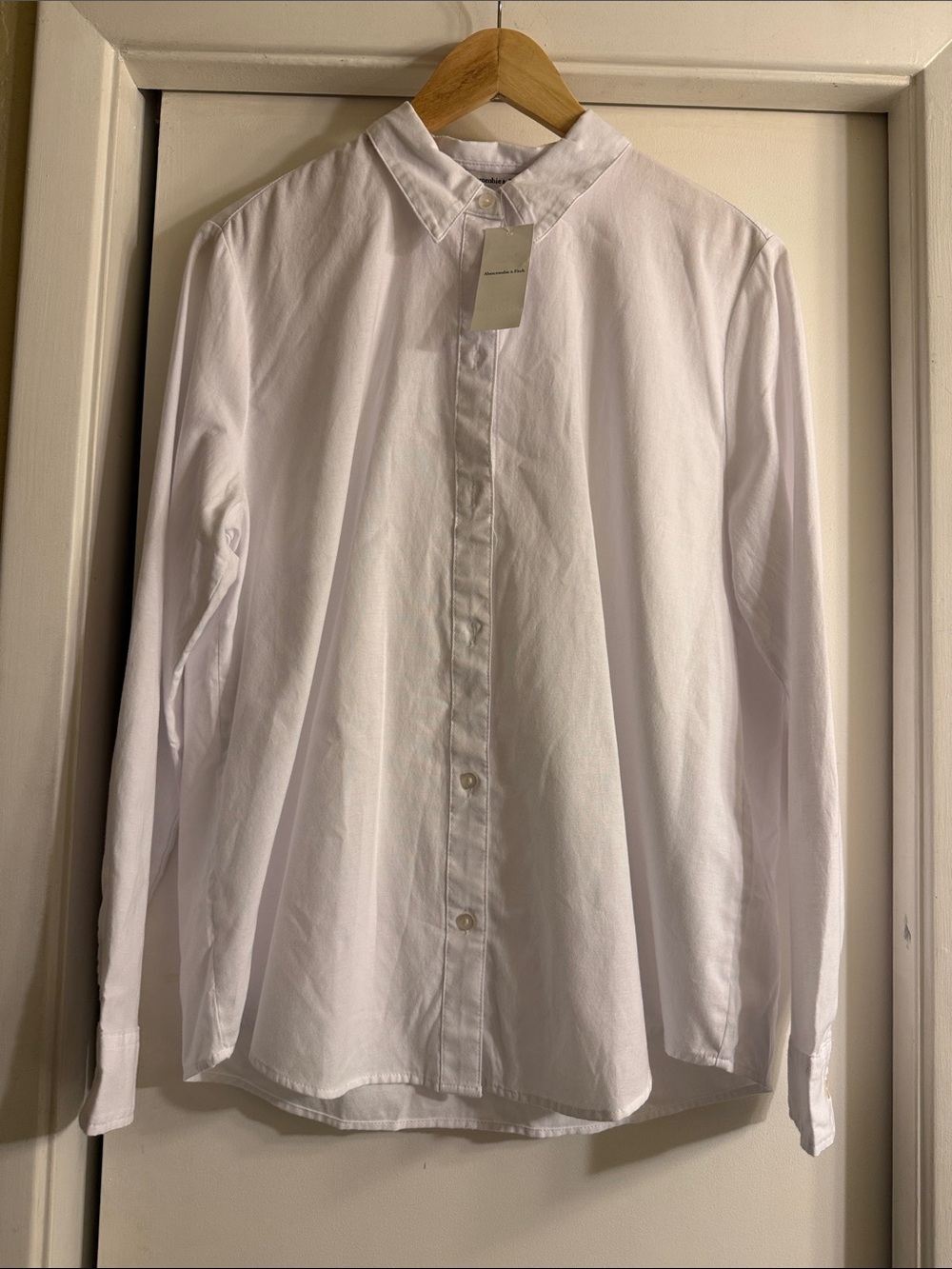 NWT Abercrombie & Fitch Women's White Button-Up Shirt